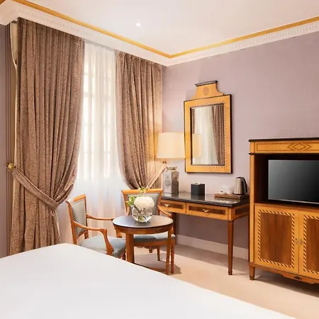 Отель Eurostars De La Reconquista