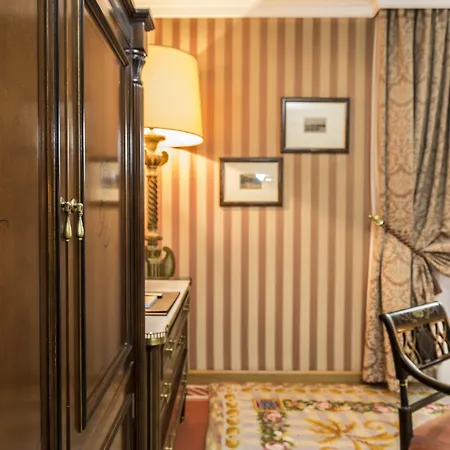 Отель Eurostars De La Reconquista