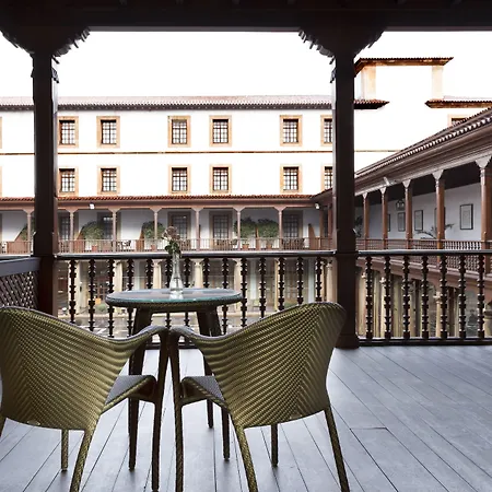 Отель Eurostars De La Reconquista